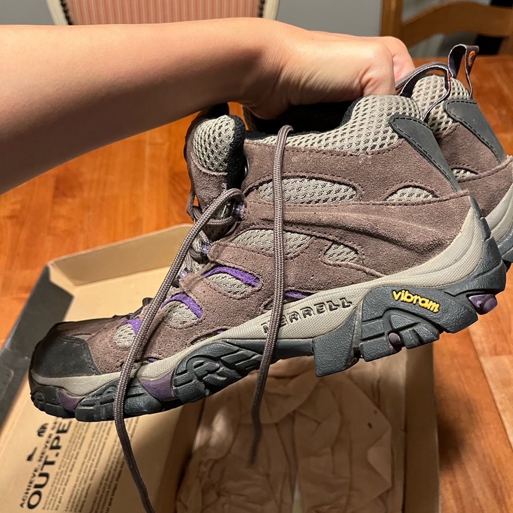 Merrell hiking boot women’s size 9